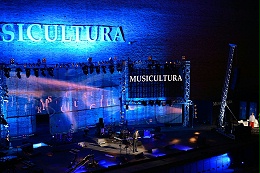 灯光音响增进舞台艺术表现力