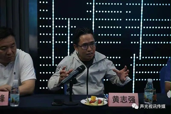 ZOBO董事长张新峰作为声光视讯行业联盟代表赴豫芒温暖灾区，传递爱心