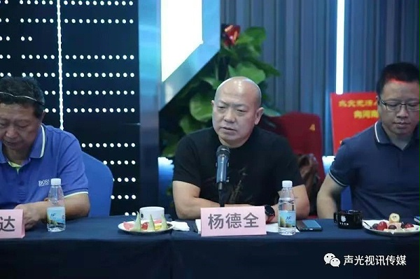 ZOBO董事长张新峰作为声光视讯行业联盟代表赴豫芒温暖灾区，传递爱心