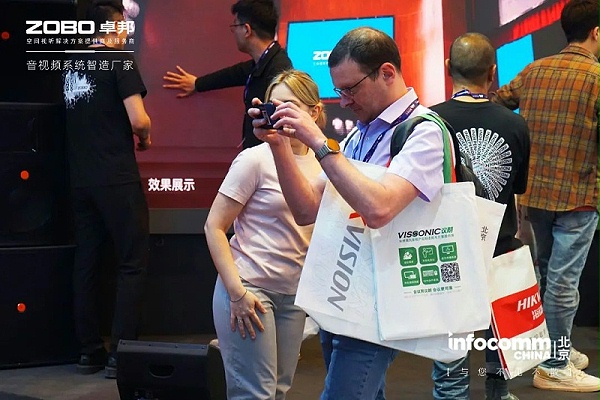 9直击展会首日盛况丨ZOBO卓邦 新品亮相 2024北京InfoComm展
