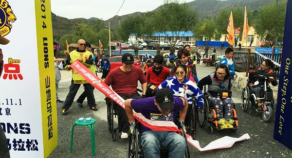 以爱之名，贴地疾行