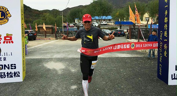 以爱之名，贴地疾行