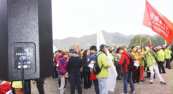 以爱之名，贴地疾行