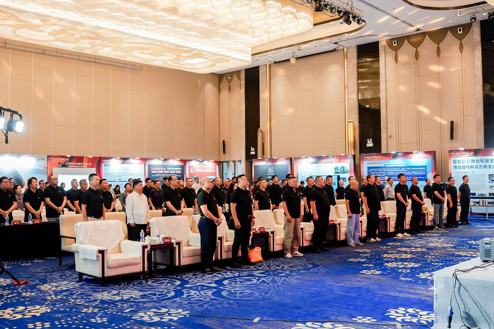 ZOBO卓邦董事长张新峰出席声光视讯行业联盟新疆声光视讯行业协会成立大会，共绘西部行业发展新蓝图