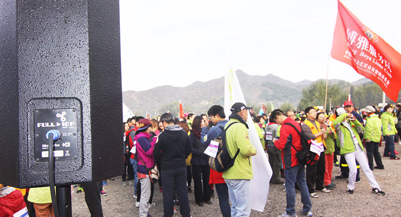 以爱之名，贴地疾行